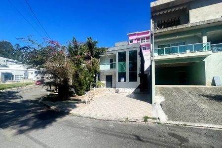 Casa de condomínio para alugar com 120m², 3 quartos e 2 vagas Casa de condomínio para alugar com 120m², 3 quartos e 2 vagasFachada Casa