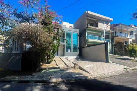 Casa de condomínio para alugar com 120m², 3 quartos e 2 vagas Casa de condomínio para alugar com 120m², 3 quartos e 2 vagasFachada Casa