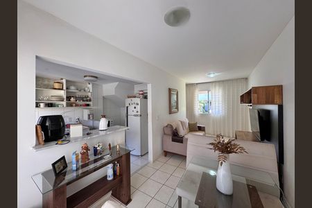 Casa de condomínio para alugar com 84m², 3 quartos e 1 vaga Casa de condomínio para alugar com 84m², 3 quartos e 1 vagaSala