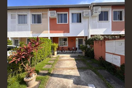 Casa de condomínio para alugar com 84m², 3 quartos e 1 vaga Casa de condomínio para alugar com 84m², 3 quartos e 1 vagaFacjada