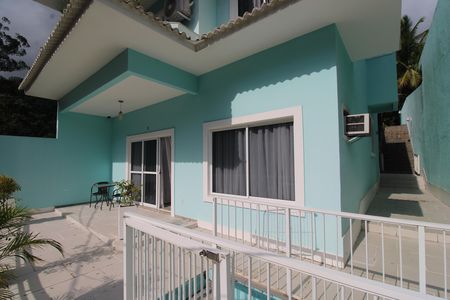 Casa de condomínio à venda com 215m², 4 quartos e 2 vagasFrente da casa
