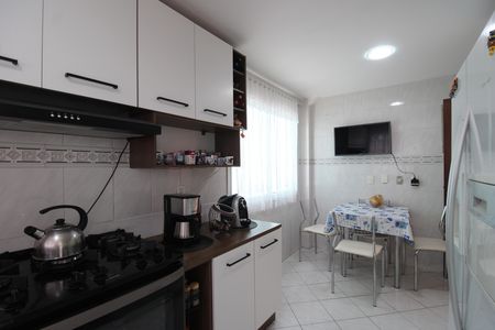Casa de condomínio à venda com 215m², 4 quartos e 2 vagasCozinha