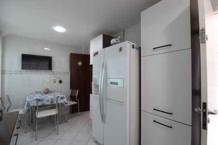 Casa de condomínio à venda com 215m², 4 quartos e 2 vagasCozinha