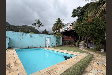 Casa de condomínio à venda com 215m², 4 quartos e 2 vagas Casa de condomínio à venda com 215m², 4 quartos e 2 vagasQuintal - Piscina