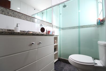 Casa de condomínio à venda com 215m², 4 quartos e 2 vagasBanheiro social