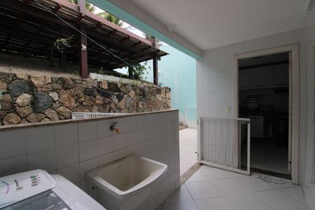 Casa de condomínio à venda com 215m², 4 quartos e 2 vagasÁrea de serviço