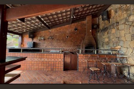 Casa de condomínio à venda com 215m², 4 quartos e 2 vagas Casa de condomínio à venda com 215m², 4 quartos e 2 vagasQuintal - Churrasqueira