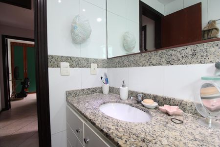 Casa de condomínio à venda com 215m², 4 quartos e 2 vagasBanheiro social