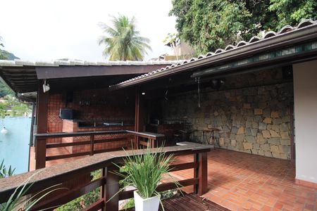 Casa de condomínio à venda com 215m², 4 quartos e 2 vagasQuintal - Churrasqueira