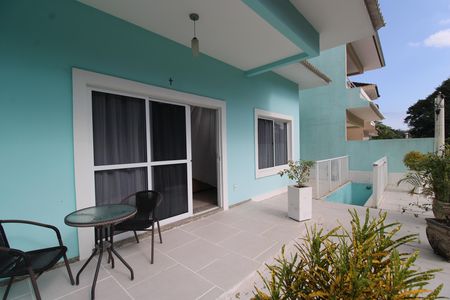 Casa de condomínio à venda com 215m², 4 quartos e 2 vagasFrente da casa