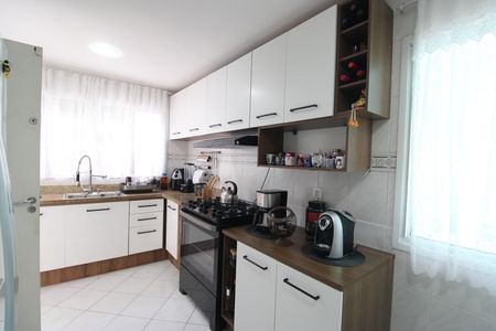 Casa de condomínio à venda com 215m², 4 quartos e 2 vagasCozinha