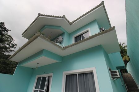Casa de condomínio à venda com 215m², 4 quartos e 2 vagasFrente da casa