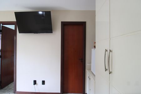 Casa de condomínio à venda com 215m², 4 quartos e 2 vagasSuíte - Closet