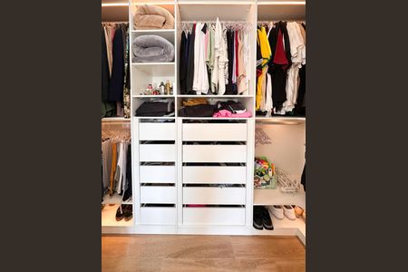 Casa para alugar com 180m², 3 quartos e 2 vagas Casa para alugar com 180m², 3 quartos e 2 vagasCloset da suíte 1