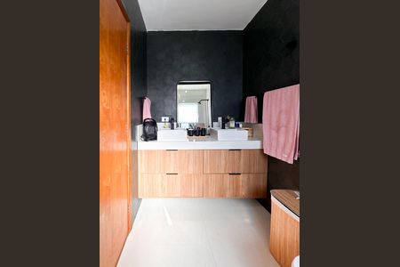 Casa para alugar com 180m², 3 quartos e 2 vagas Casa para alugar com 180m², 3 quartos e 2 vagasBanheiro da Suíte 1