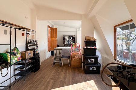 Casa para alugar com 180m², 3 quartos e 2 vagas Casa para alugar com 180m², 3 quartos e 2 vagasSótão