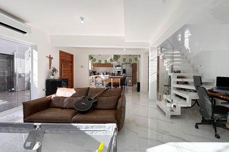 Casa para alugar com 3 quartos, 180m² em Vila Alvinopolis, São Bernardo do Campo