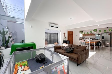 Casa para alugar com 180m², 3 quartos e 2 vagas Casa para alugar com 180m², 3 quartos e 2 vagasSala