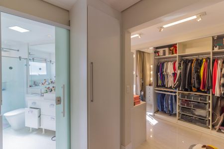 Apartamento à venda com 150m², 3 quartos e 4 vagas Apartamento à venda com 150m², 3 quartos e 4 vagasSuíte