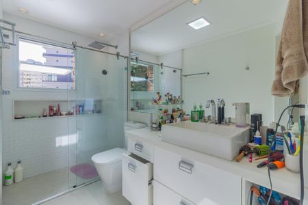 Apartamento à venda com 150m², 3 quartos e 4 vagas Apartamento à venda com 150m², 3 quartos e 4 vagasBanheiro da Suíte