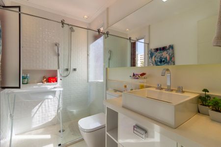 Apartamento à venda com 150m², 3 quartos e 4 vagas Apartamento à venda com 150m², 3 quartos e 4 vagasBanheiro