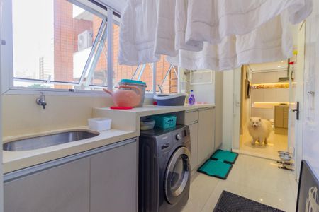 Apartamento à venda com 150m², 3 quartos e 4 vagas Apartamento à venda com 150m², 3 quartos e 4 vagasÁrea de Serviço