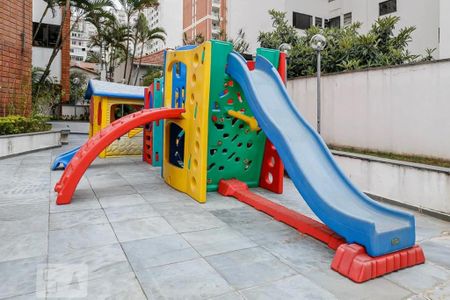 Apartamento à venda com 150m², 3 quartos e 4 vagas Apartamento à venda com 150m², 3 quartos e 4 vagasÁrea comum - Playground
