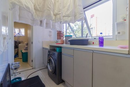 Apartamento à venda com 150m², 3 quartos e 4 vagas Apartamento à venda com 150m², 3 quartos e 4 vagasÁrea de Serviço