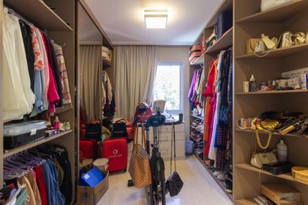 Apartamento à venda com 150m², 3 quartos e 4 vagas Apartamento à venda com 150m², 3 quartos e 4 vagasCloset
