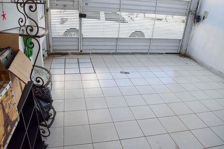 Garagem de casa à venda com 3 quartos, 120m² em Vila Carrão, São Paulo