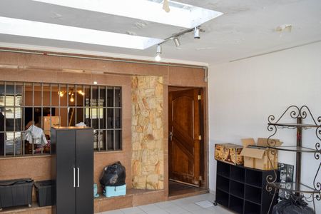 Garagem de casa à venda com 3 quartos, 120m² em Vila Carrão, São Paulo
