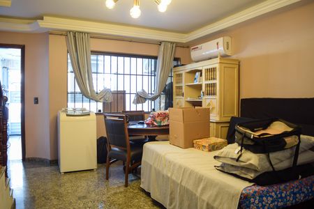 Sala de casa à venda com 3 quartos, 120m² em Vila Carrão, São Paulo