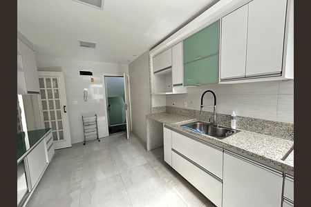 Apartamento à venda com 140m², 3 quartos e 2 vagasCozinha