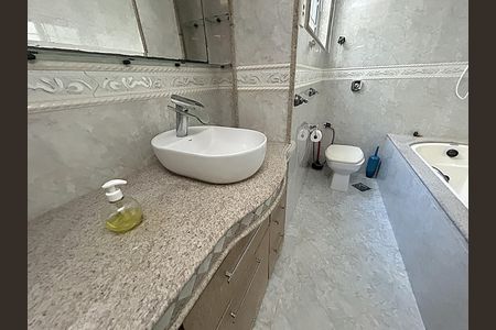 Apartamento à venda com 140m², 3 quartos e 2 vagasBanheiro da Suíte 3