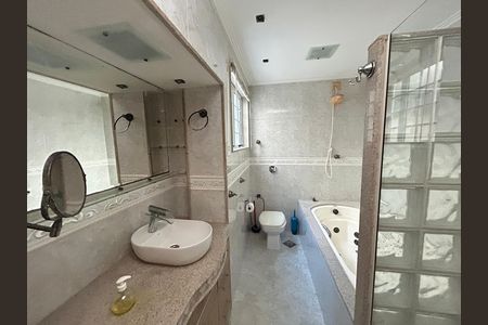 Apartamento à venda com 140m², 3 quartos e 2 vagasBanheiro da Suíte 3