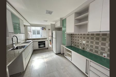 Apartamento à venda com 140m², 3 quartos e 2 vagasCozinha