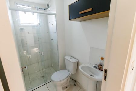 Banheiro de apartamento para alugar com 2 quartos, 43m² em Jardim Record, Taboão da Serra