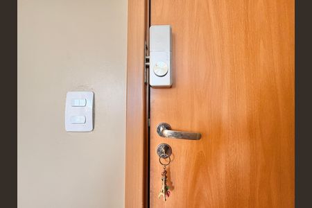 Fechadura eletrônica  de apartamento para alugar com 2 quartos, 48m² em Jardim Iris, São Paulo