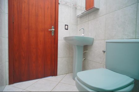Casa para alugar com 95m², 2 quartos e 2 vagasBanheiro social