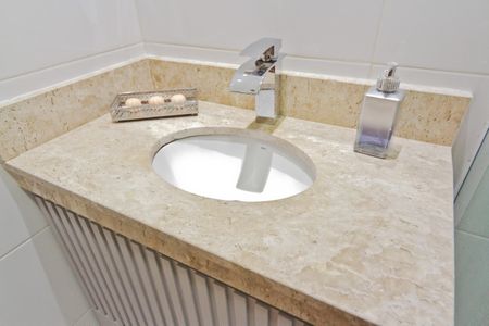 Banheiro de apartamento para alugar com 1 quarto, 30m² em Chora Menino, São Paulo