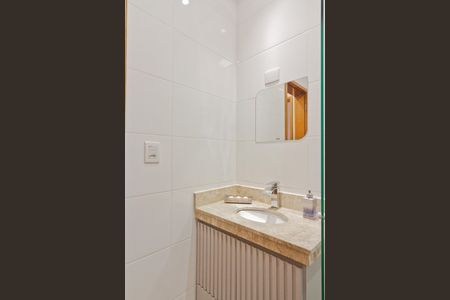 Banheiro de apartamento para alugar com 1 quarto, 30m² em Chora Menino, São Paulo