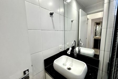Apartamento à venda com 54m², 2 quartos e 1 vaga Apartamento à venda com 54m², 2 quartos e 1 vagaBanheiro