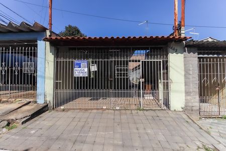 Casa para alugar com 59m², 2 quartos e 2 vagas Casa para alugar com 59m², 2 quartos e 2 vagasFachada