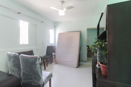 Sala de casa para alugar com 2 quartos, 59m² em Jardim Lajeado, São Paulo