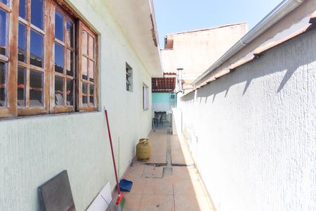 Casa para alugar com 59m², 2 quartos e 2 vagas Casa para alugar com 59m², 2 quartos e 2 vagasCorredor Externo