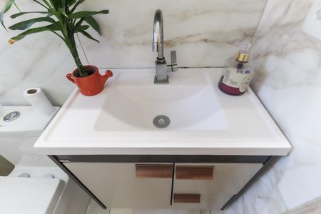 Casa para alugar com 59m², 2 quartos e 2 vagas Casa para alugar com 59m², 2 quartos e 2 vagasBanheiro