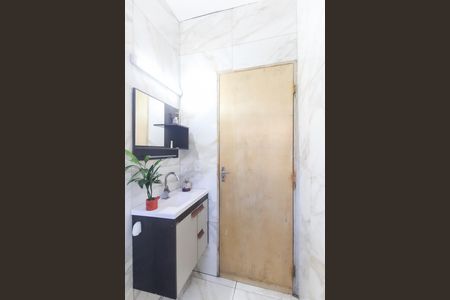 Casa para alugar com 59m², 2 quartos e 2 vagas Casa para alugar com 59m², 2 quartos e 2 vagasBanheiro
