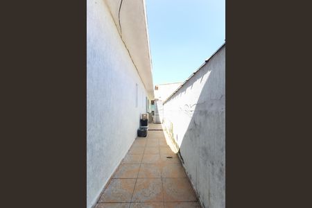 Casa para alugar com 59m², 2 quartos e 2 vagas Casa para alugar com 59m², 2 quartos e 2 vagasCorredor Externo