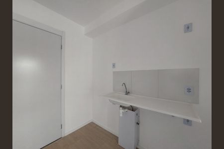 Cozinha de apartamento para alugar com 2 quartos, 28m² em Campo Grande, São Paulo