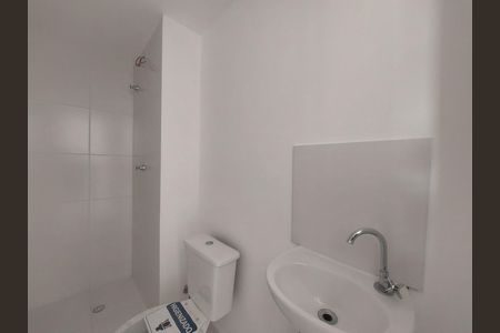 Banheiro de apartamento para alugar com 2 quartos, 28m² em Campo Grande, São Paulo